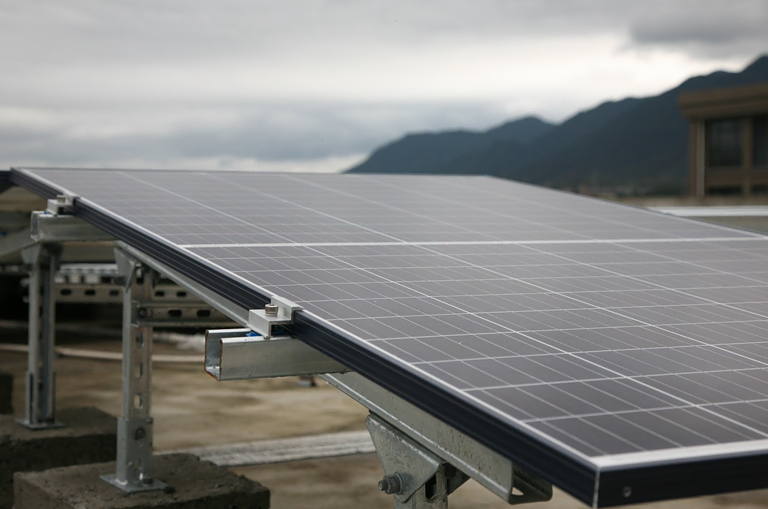 Výstavba zariadení na využitie slnečnej energie na výrobu elektriny